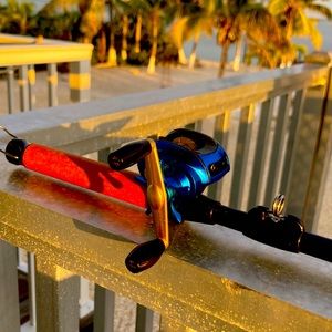 HOLLIDAY GAG GIFT for the fishermen!! Spatula , can be used as spatula !!! 🎁☃️